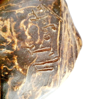 Keramieken leeuw, gesigneerd